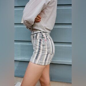 BDG High-Waisted Mom Short - Striped Denim NWT Size 24